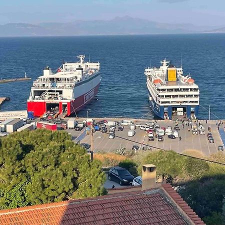 On The Port Apartment Rafina  Bagian luar foto