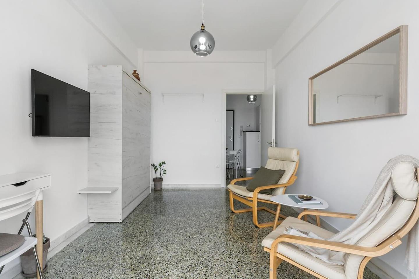 On The Port Apartment Rafina  Bagian luar foto