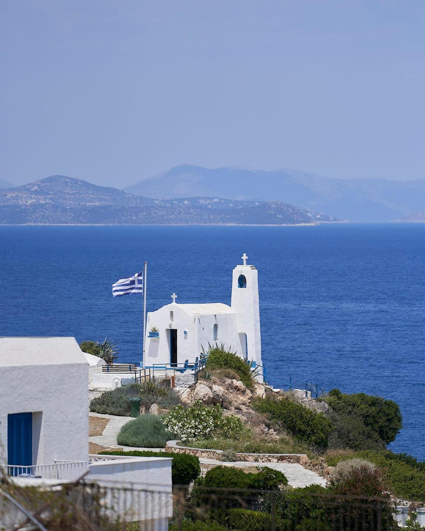 On The Port Apartment Rafina  Bagian luar foto